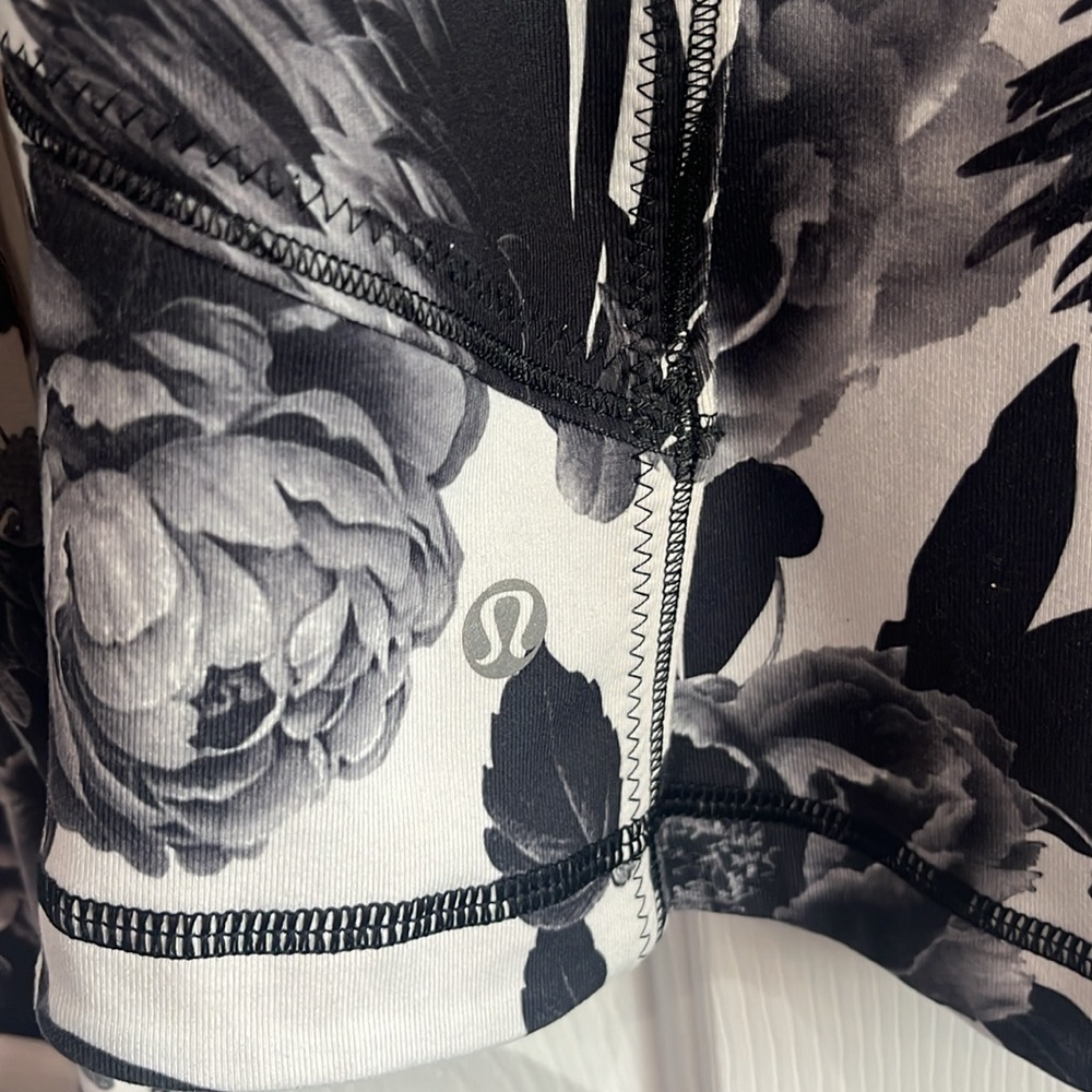 Lululemon Athletica Black and White Floral Jacket - Picture 9 of 12